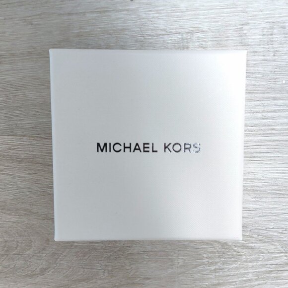 Michael Kors - Picture 2 of 4